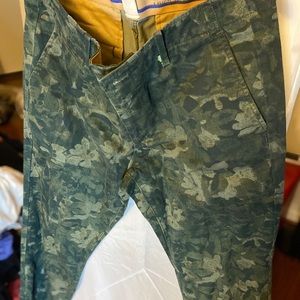 Gap printed khaki